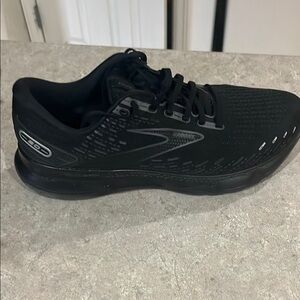 Black Athletic Running Shoe ( Brooks ) like new
